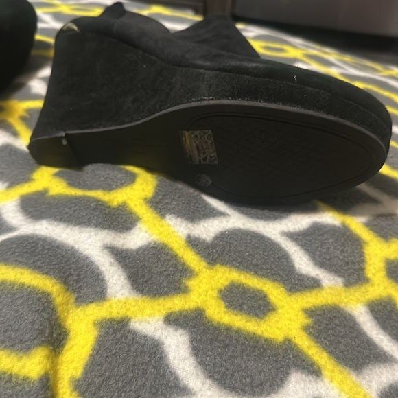 Jessica Simpson size is 10 M - Picture 5 of 7